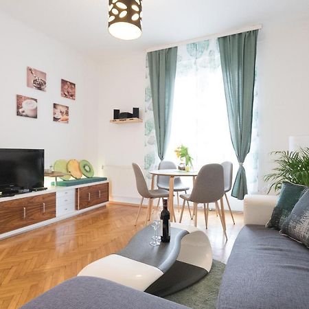 Apartament French Balcony - 45M² - Szeneviertel Wiedeń Zewnętrze zdjęcie