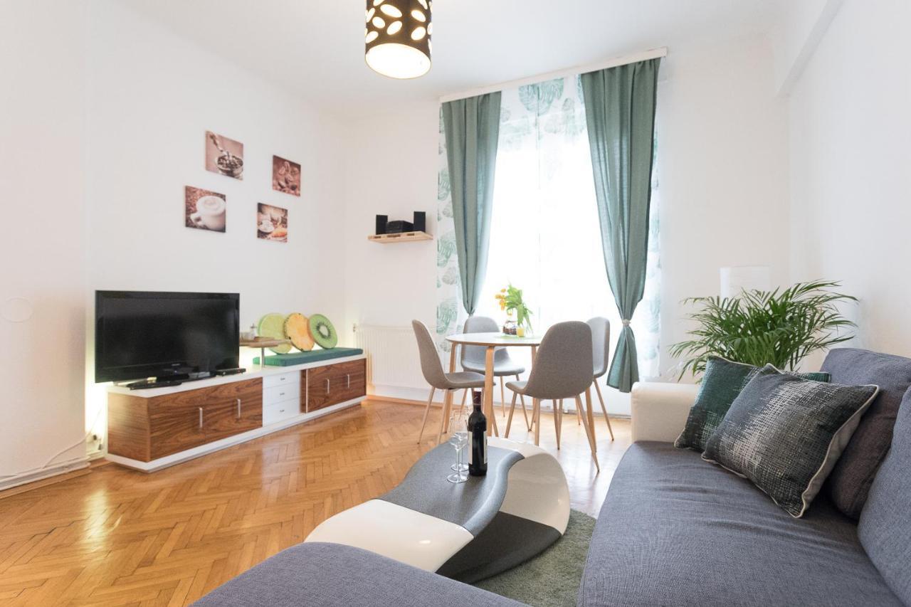 Apartament French Balcony - 45M² - Szeneviertel Wiedeń Zewnętrze zdjęcie
